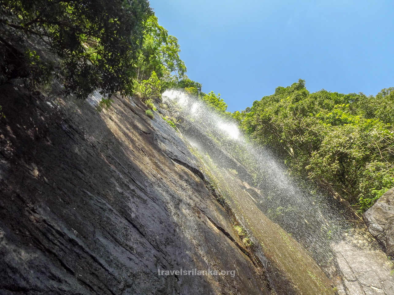 TravelSrilanka.org - Kombakadulla falls in knuckles