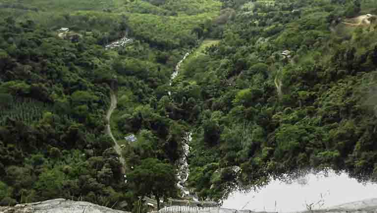 View from the top of the Diyaluma falls